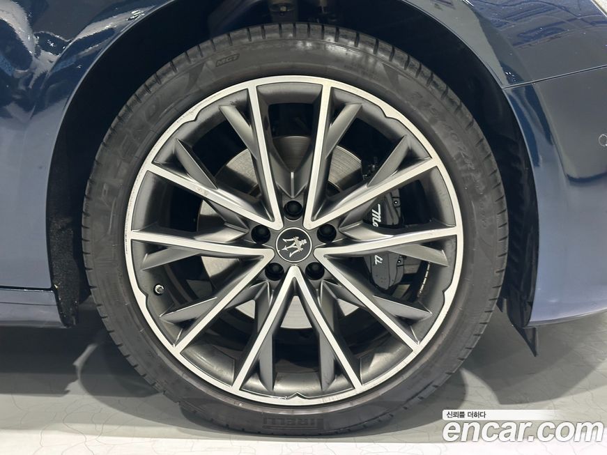 Maserati Ghibli 2023