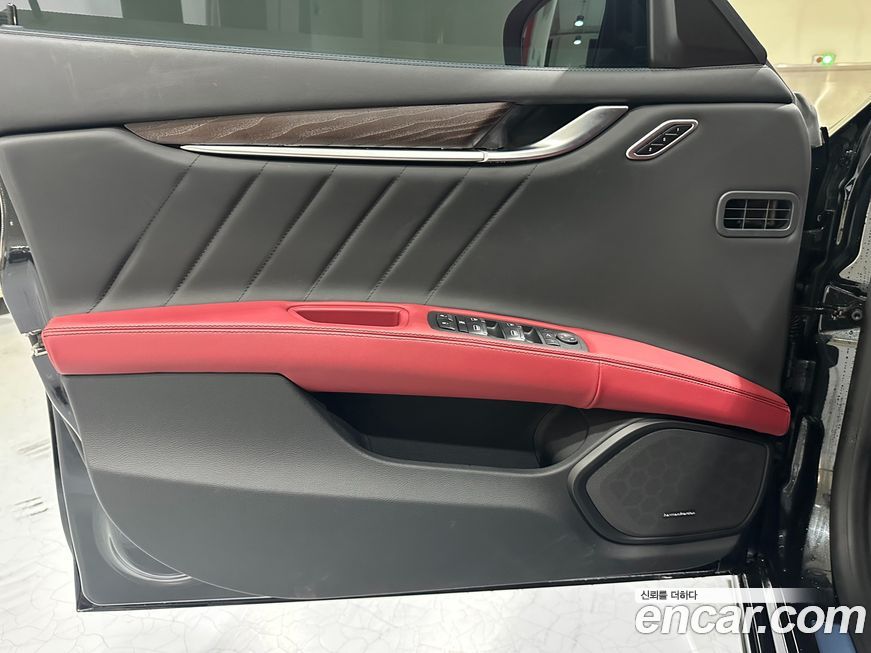 Maserati Ghibli 2023