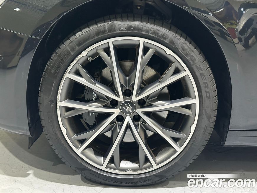 Maserati Ghibli 2023