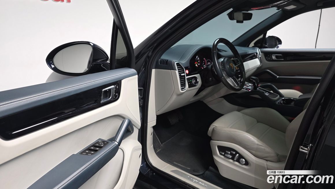 Porsche Cayenne 2021