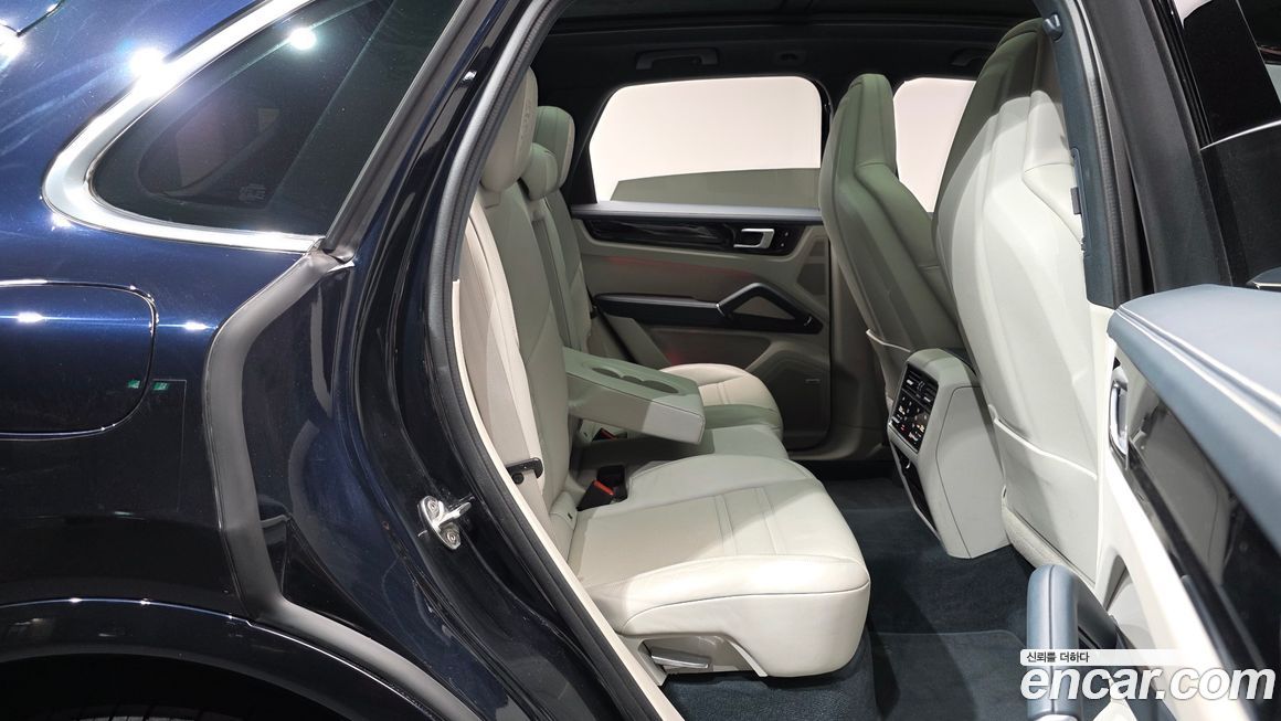 Porsche Cayenne 2021