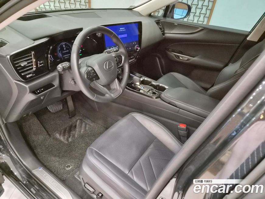 Lexus NX 2025