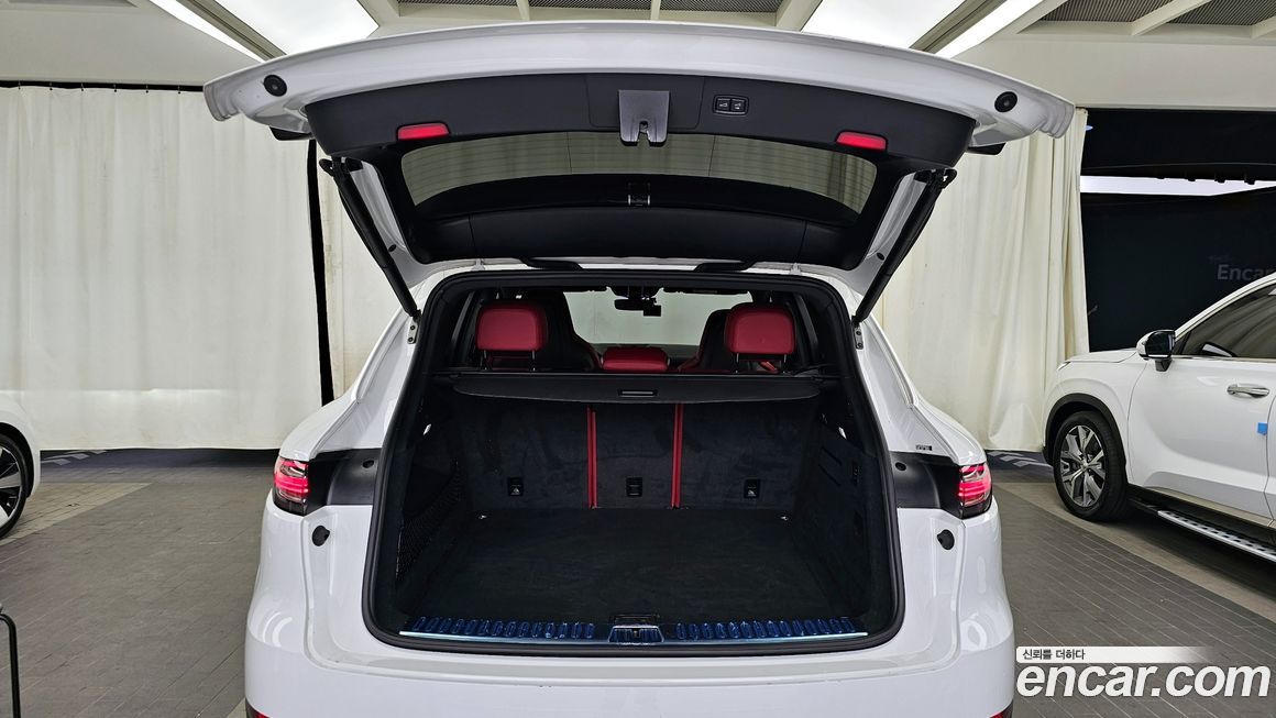 Porsche Cayenne 2021