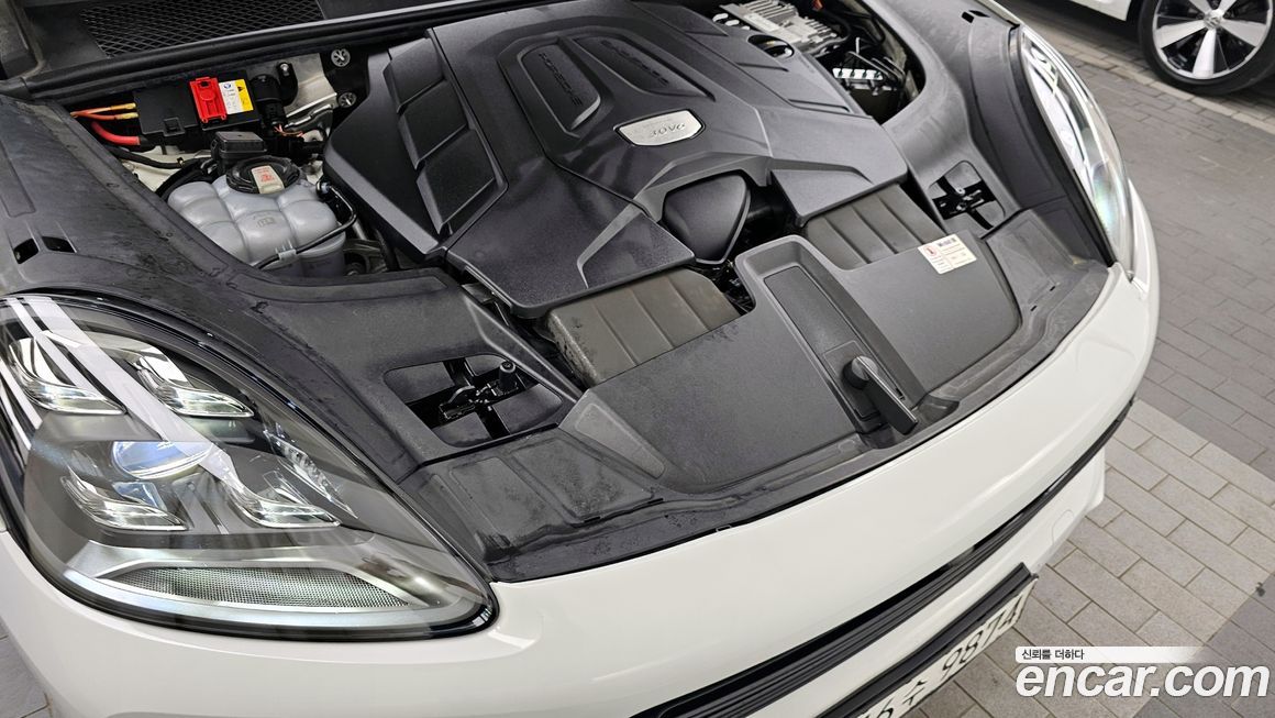 Porsche Cayenne 2021