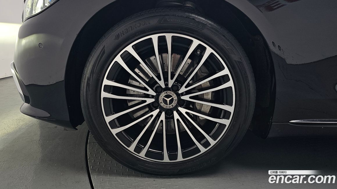 Mercedes-Benz S-Class 2024