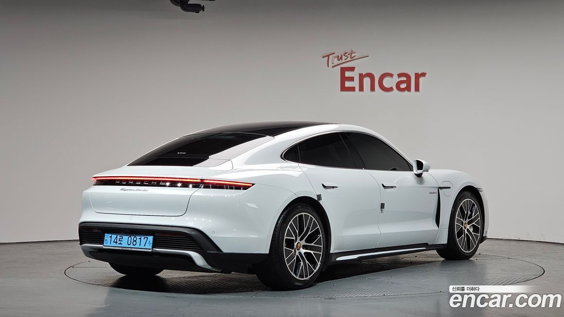 Porsche Taycan 2021