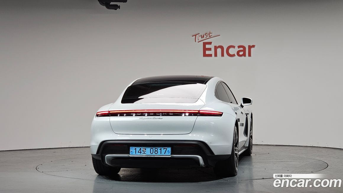 Porsche Taycan 2021