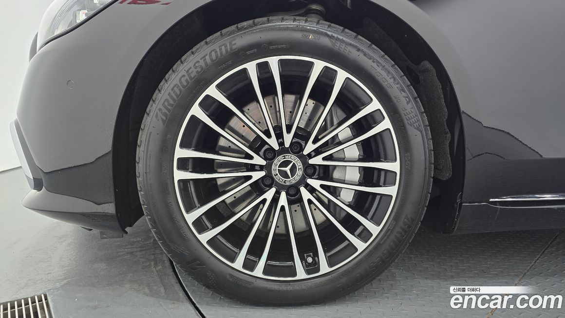 Mercedes-Benz S-Class 2024