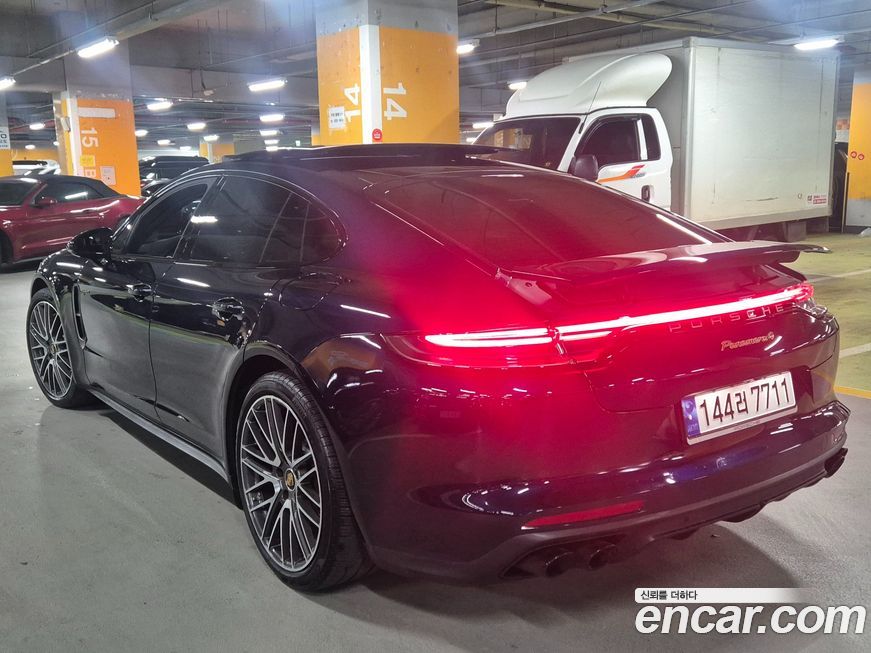 Porsche Panamera 2023