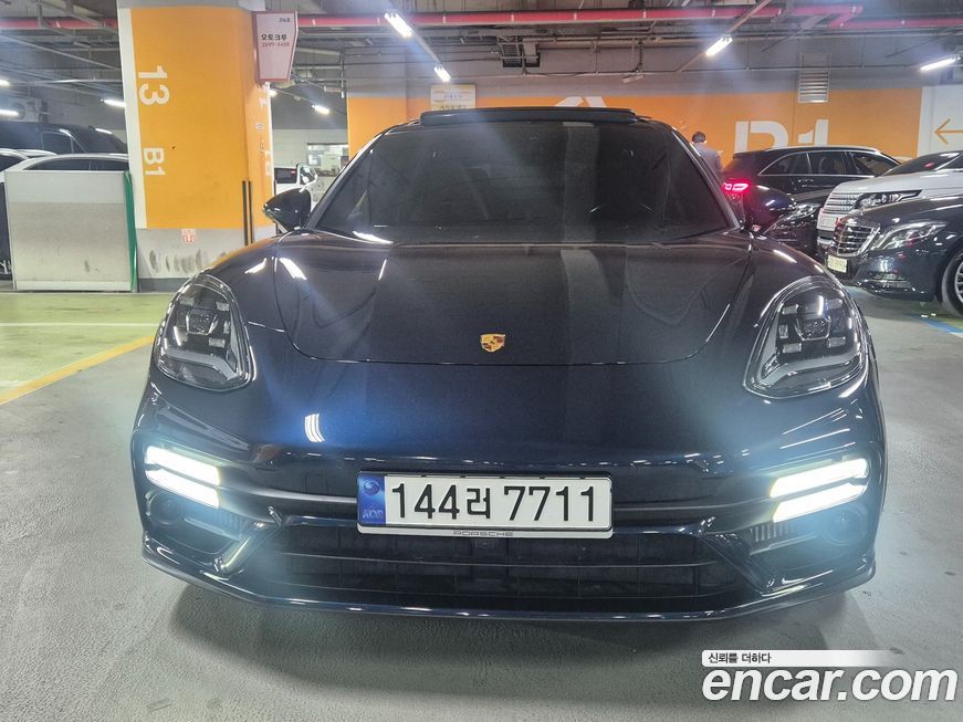 Porsche Panamera 2023