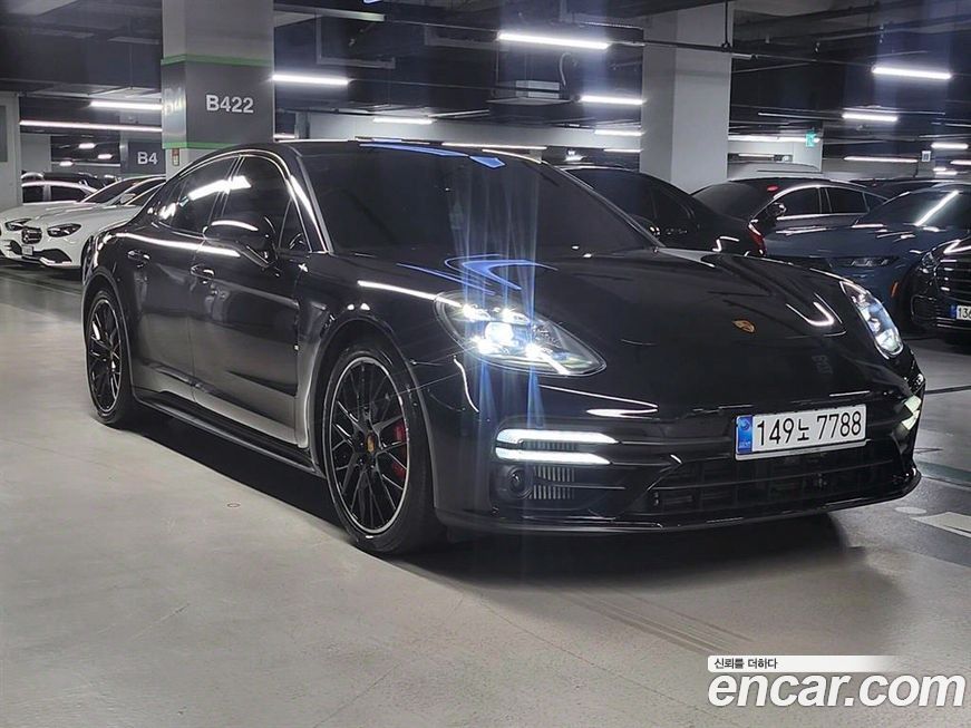 Porsche Panamera 2023