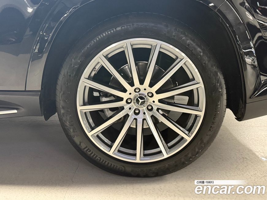 Mercedes-Benz GLS-Class 2023