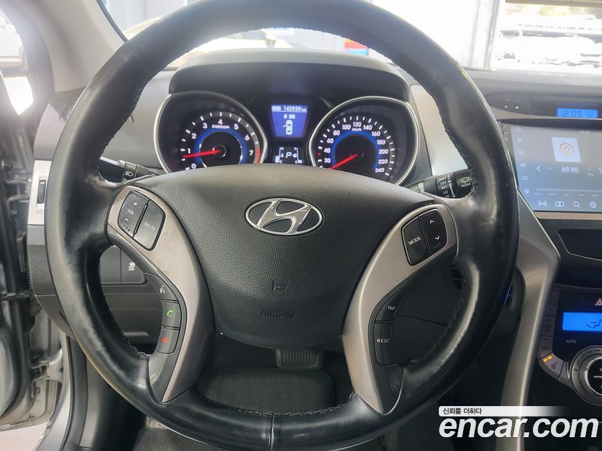 Hyundai AVANTE 2013