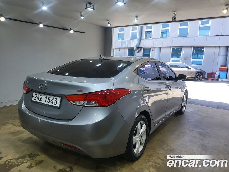 Hyundai AVANTE 2013