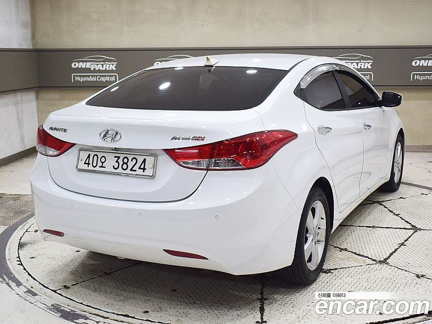 Hyundai AVANTE 2011
