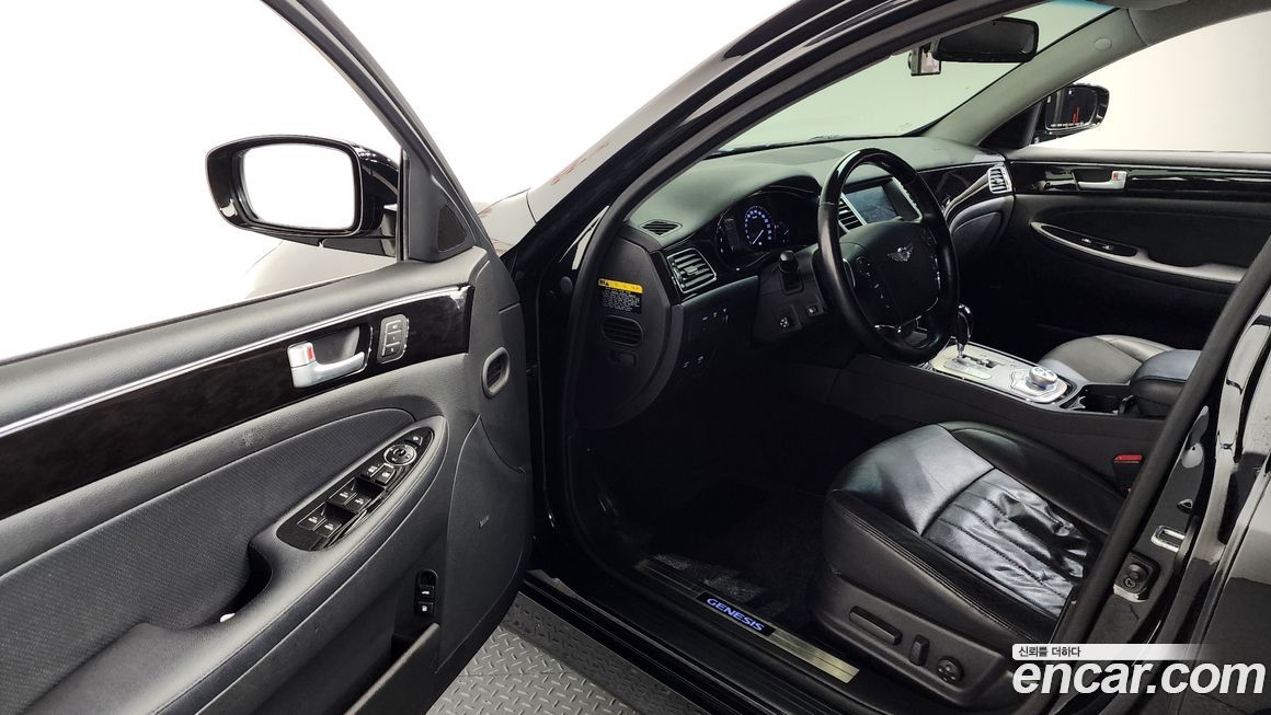 Hyundai Genesis 2013