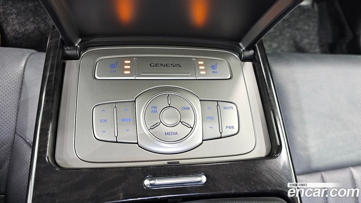 Hyundai Genesis 2013