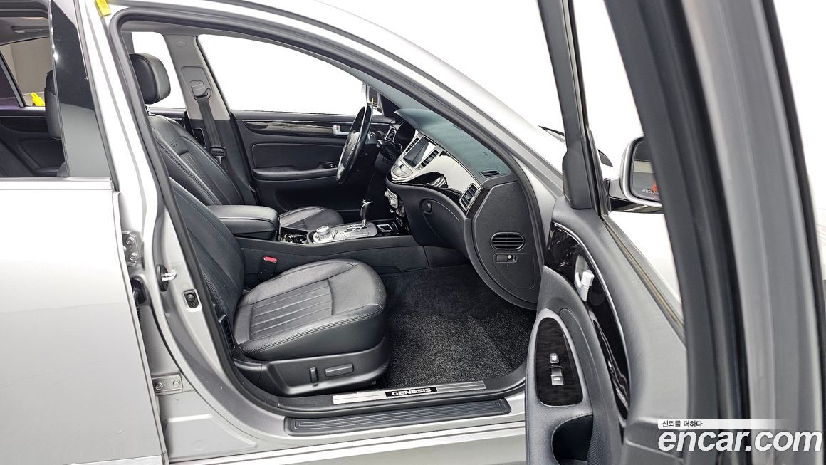 Hyundai Genesis 2013