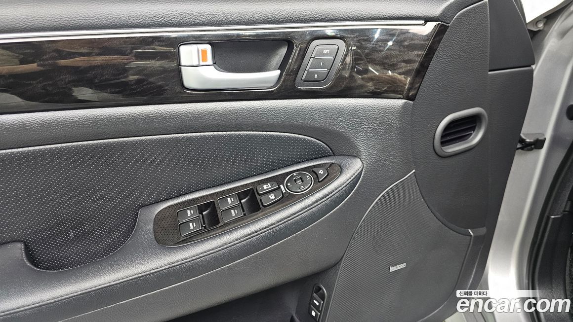 Hyundai Genesis 2013