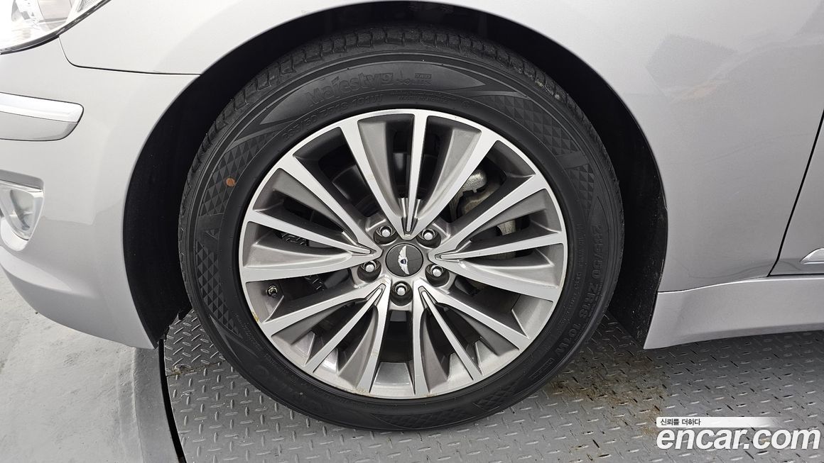 Hyundai Genesis 2013