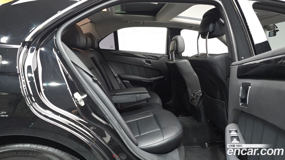 Mercedes-Benz E-Class 2011