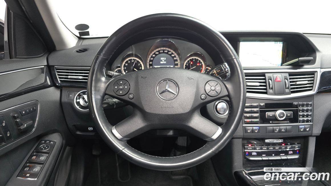Mercedes-Benz E-Class 2011