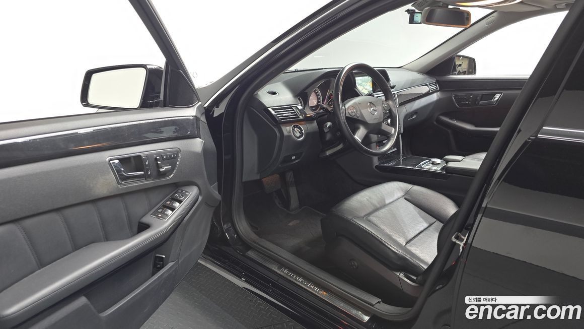 Mercedes-Benz E-Class 2011