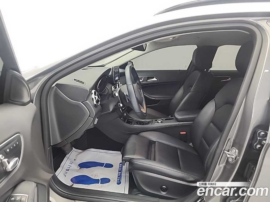 Mercedes-Benz GLA-Class 2019