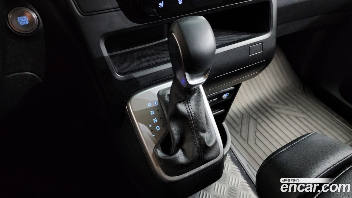 Hyundai Staria 2025
