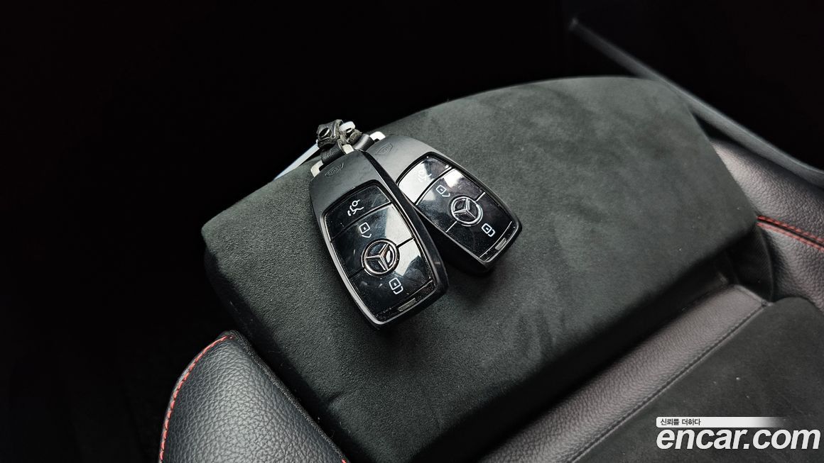 Mercedes-Benz GLB-Class 2021