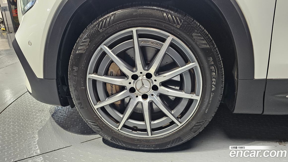 Mercedes-Benz GLB-Class 2021