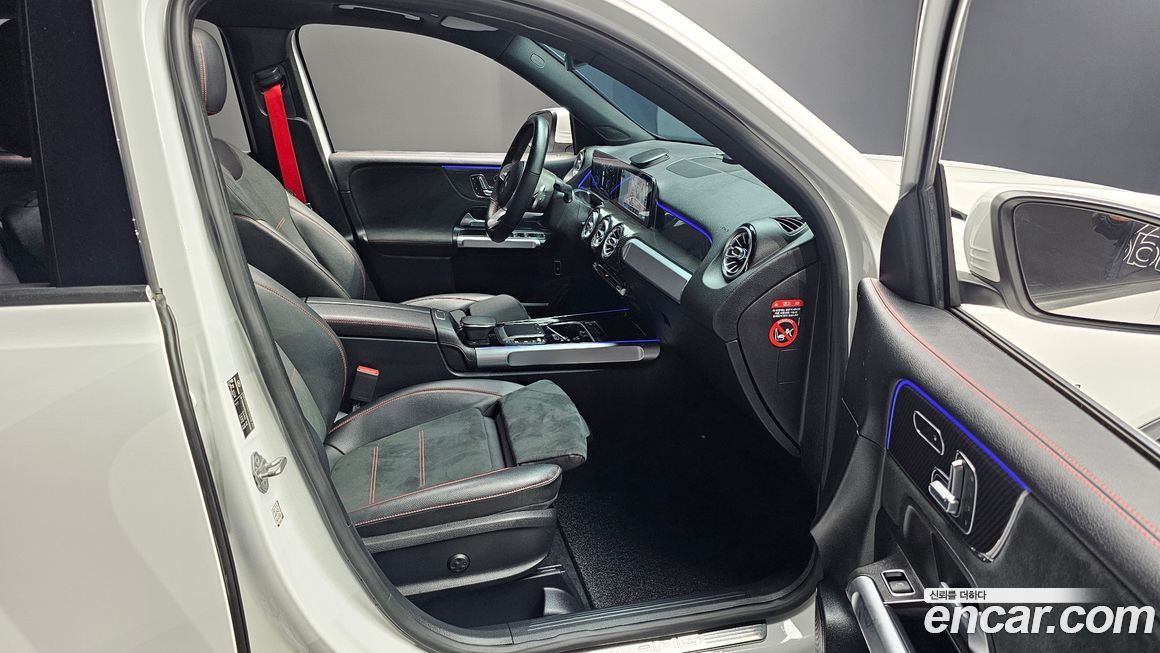 Mercedes-Benz GLB-Class 2021