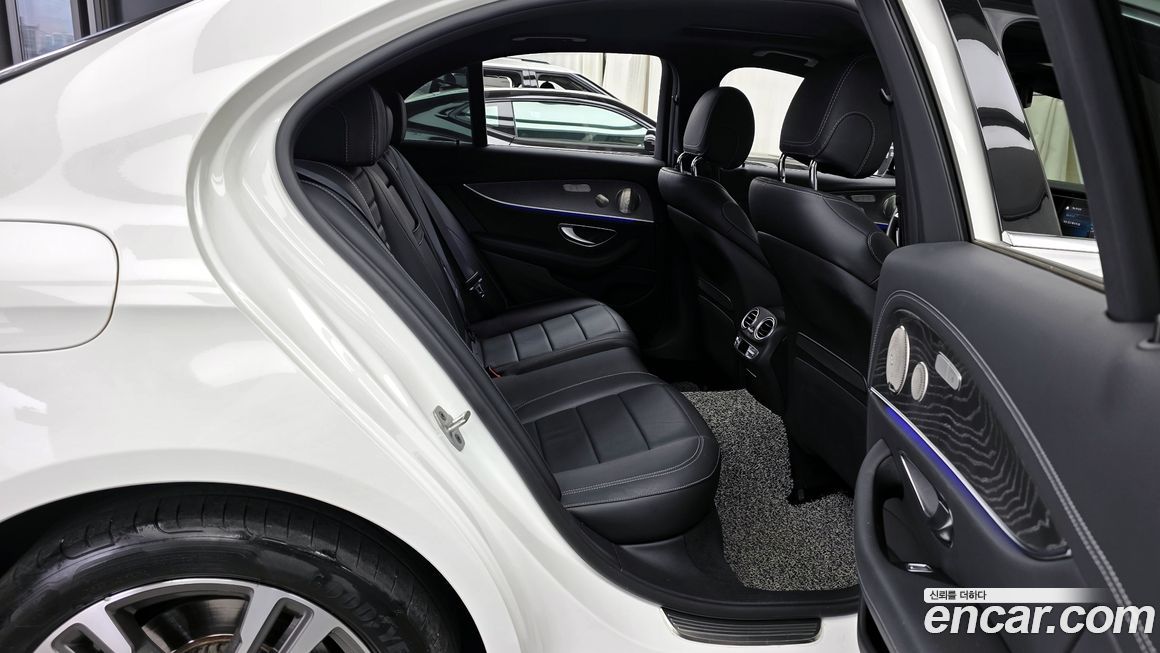 Mercedes-Benz E-Class 2022