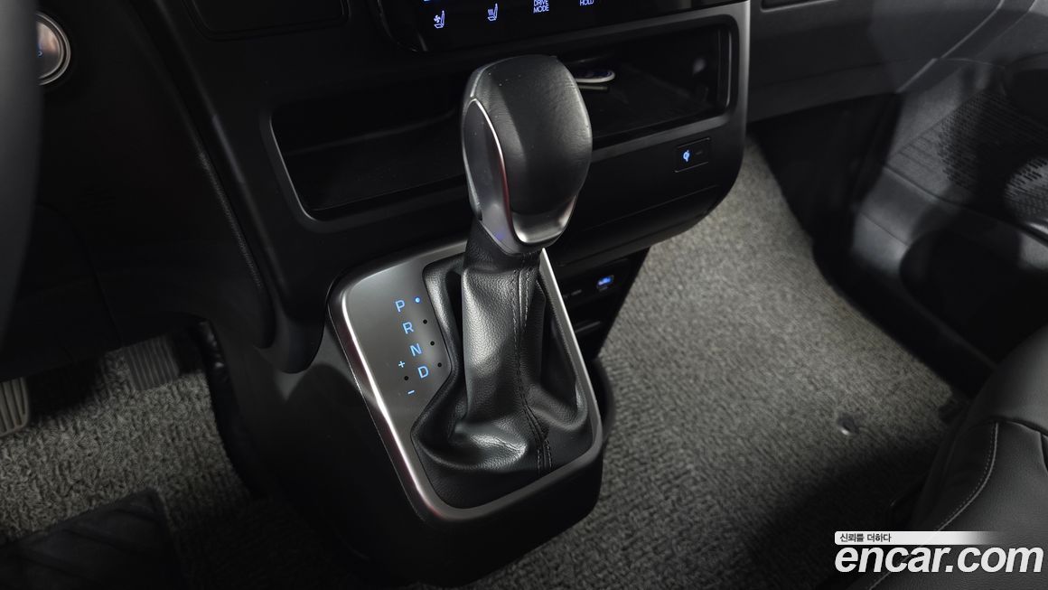 Hyundai Staria 2025