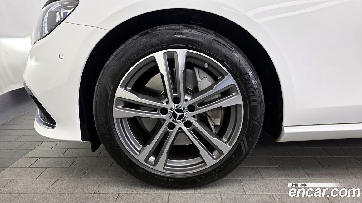 Mercedes-Benz E-Class 2022