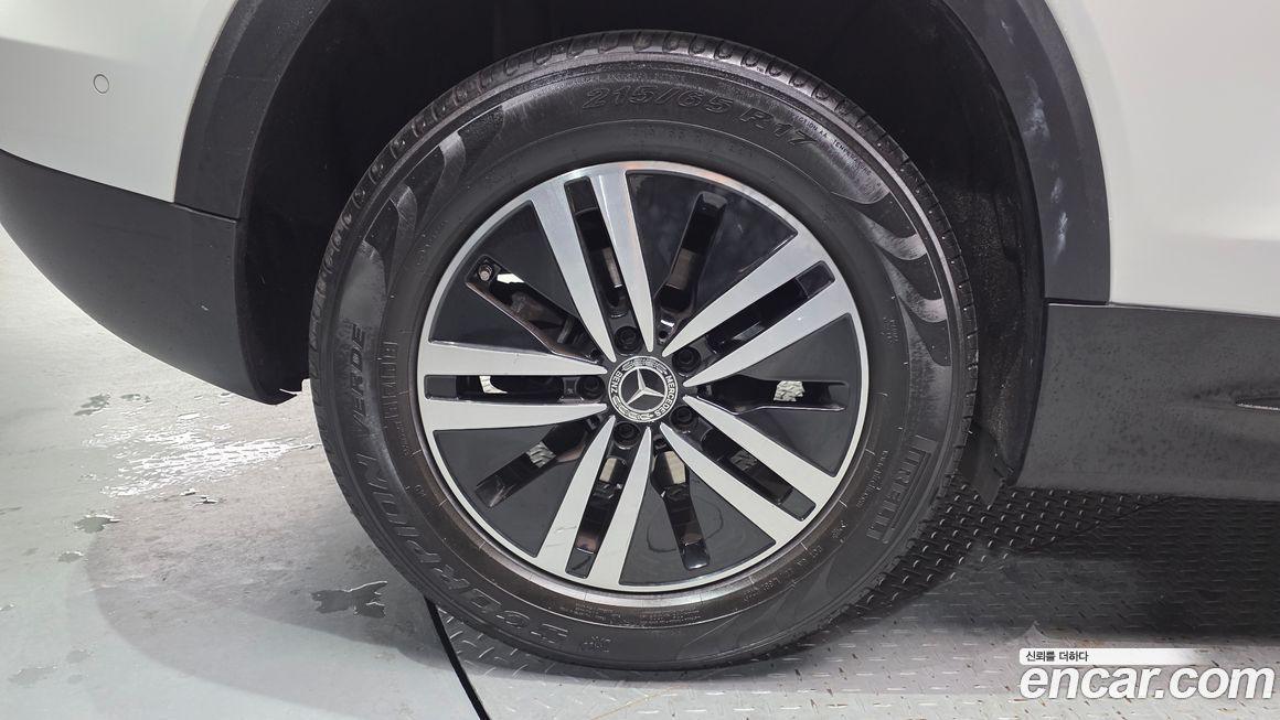 Mercedes-Benz GLB-Class 2021