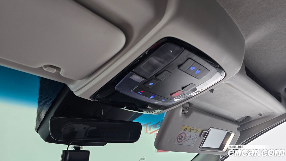 Hyundai Staria 2025