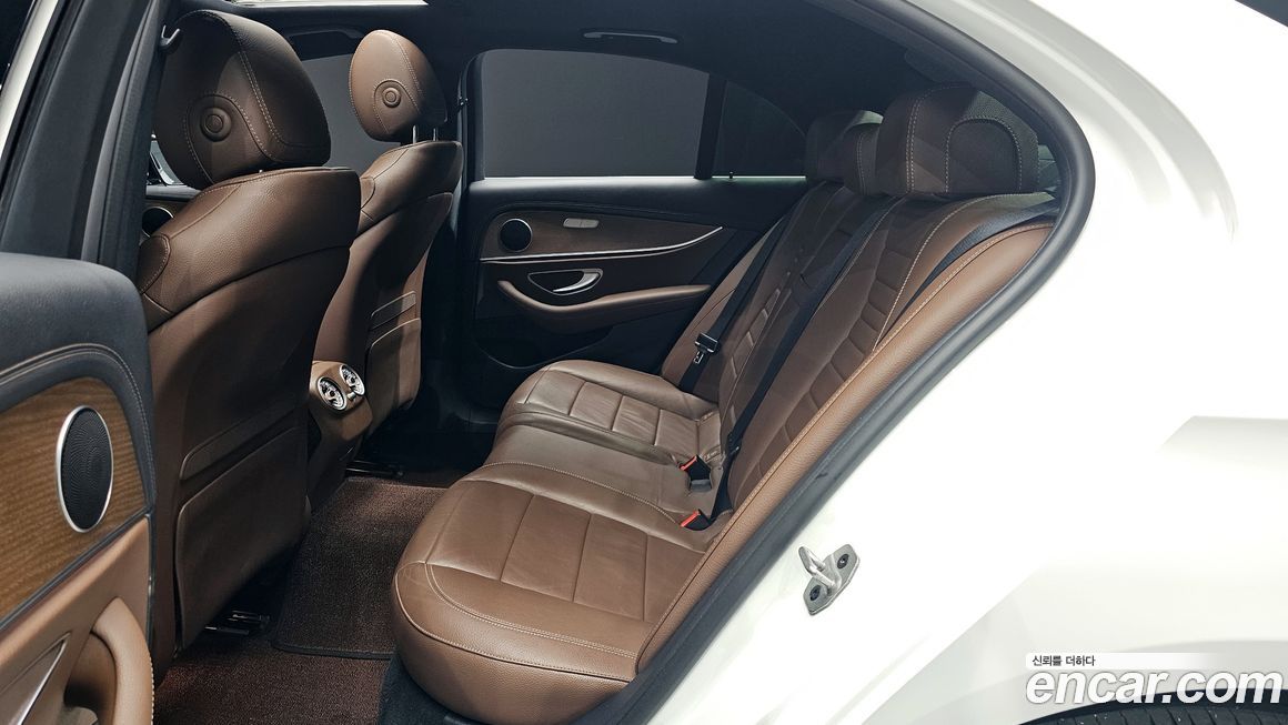 Mercedes-Benz E-Class 2021