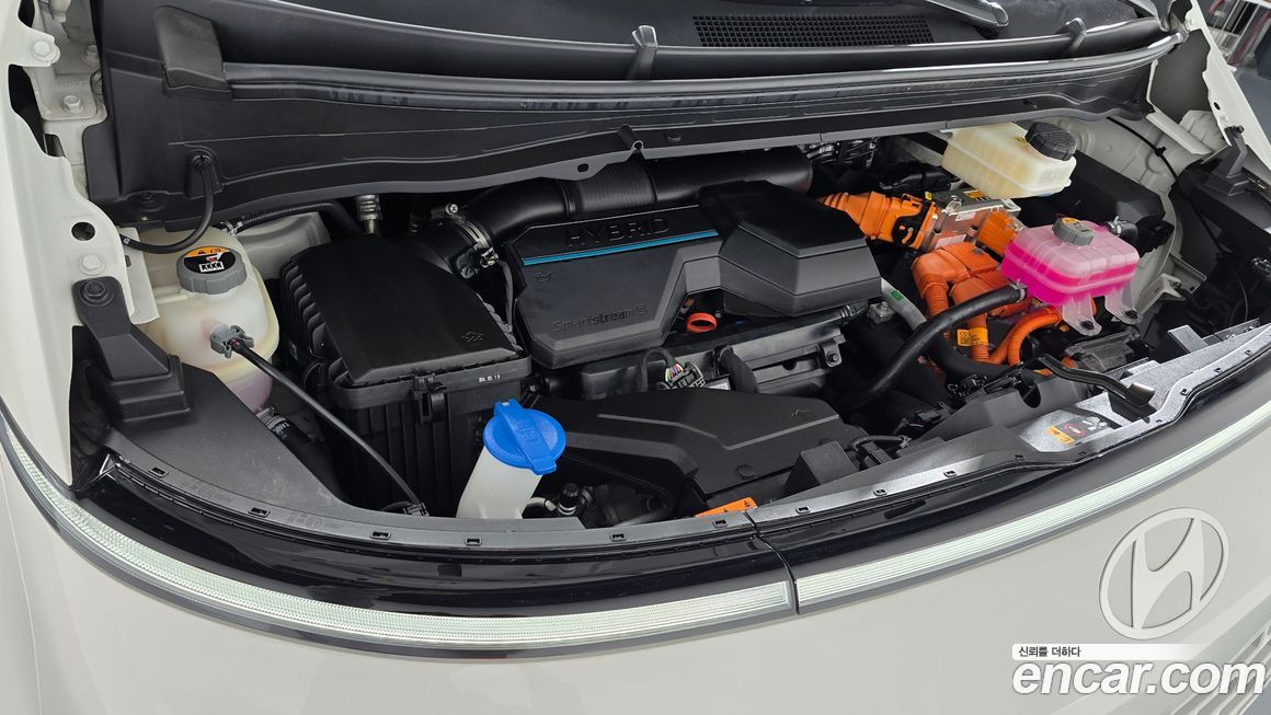 Hyundai Staria 2025