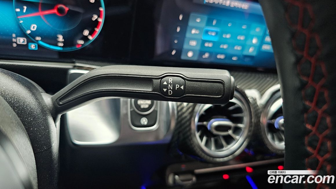 Mercedes-Benz GLB-Class 2021