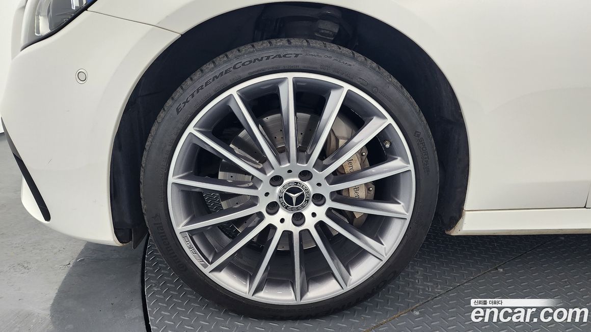 Mercedes-Benz E-Class 2022