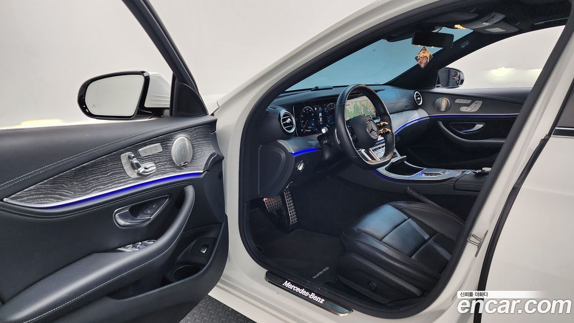 Mercedes-Benz E-Class 2022