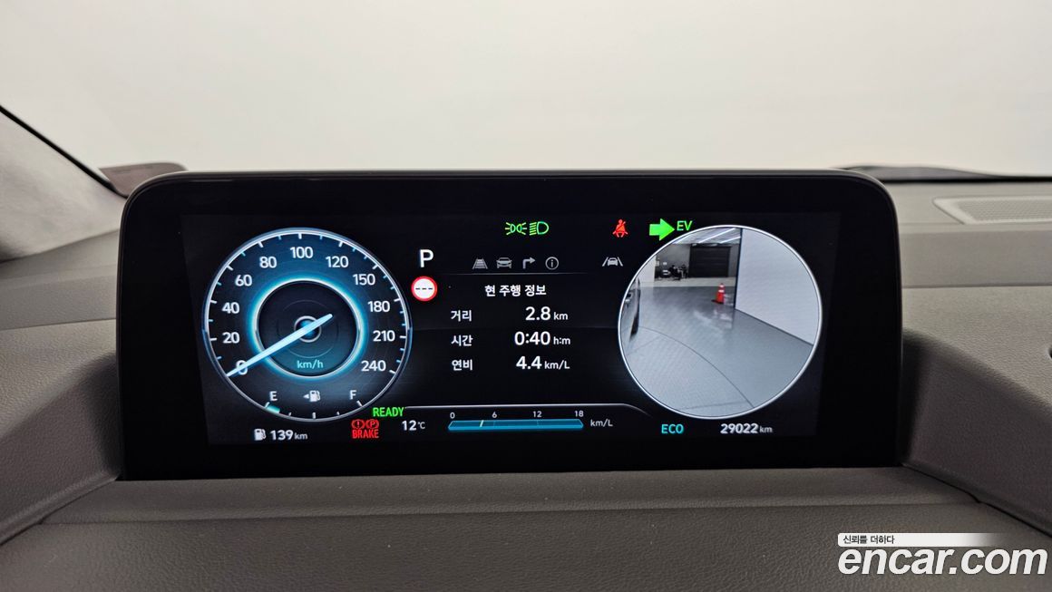 Hyundai Staria 2025