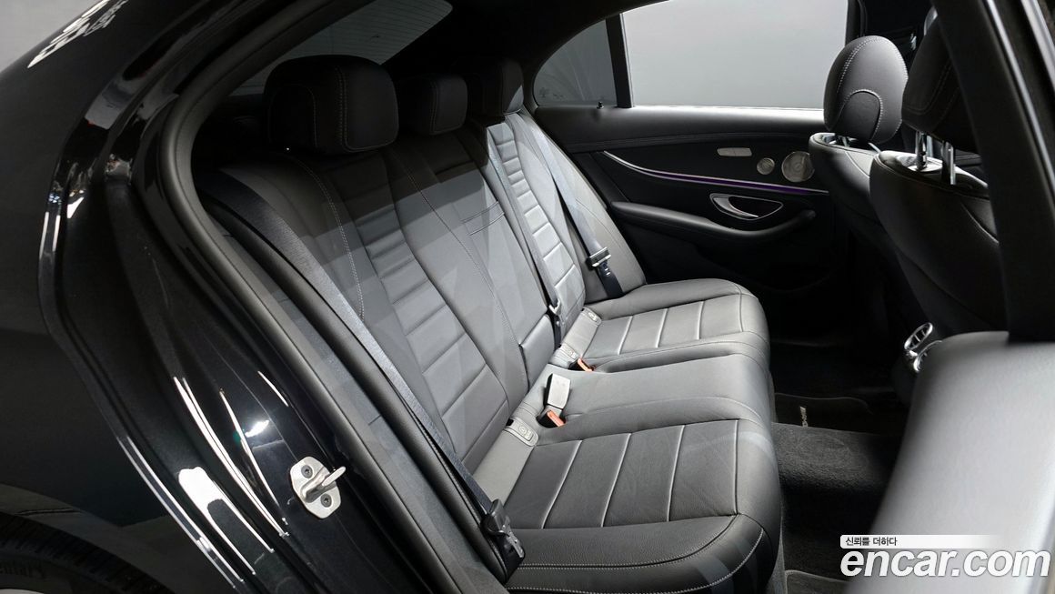 Mercedes-Benz E-Class 2022