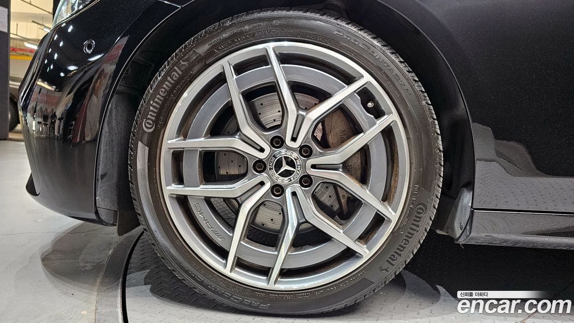 Mercedes-Benz E-Class 2022