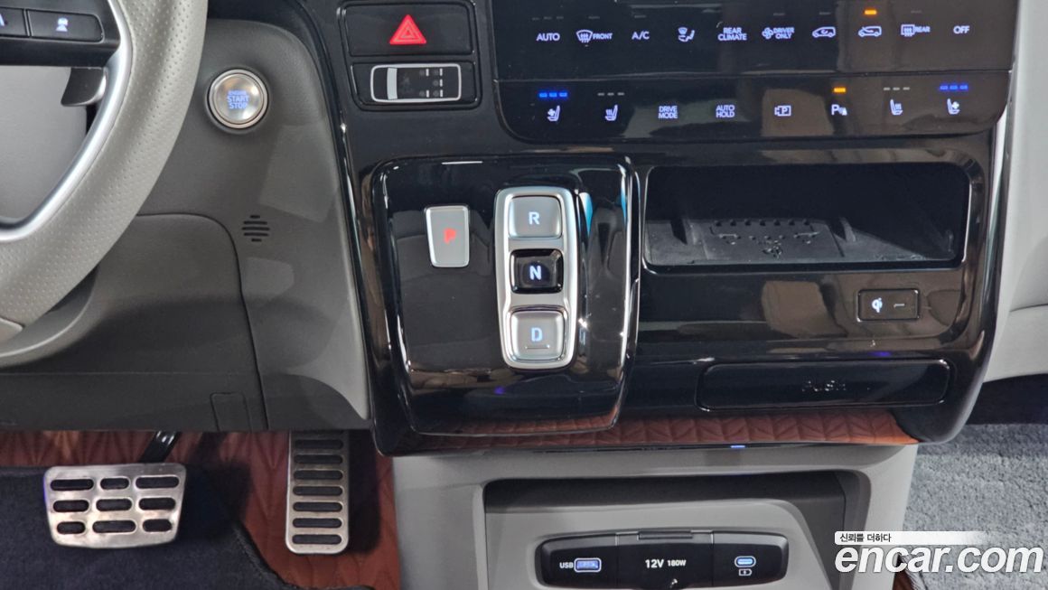 Hyundai Staria 2025