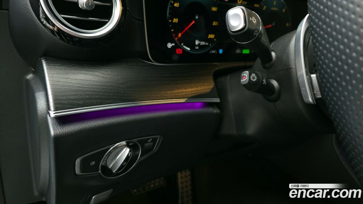 Mercedes-Benz E-Class 2022