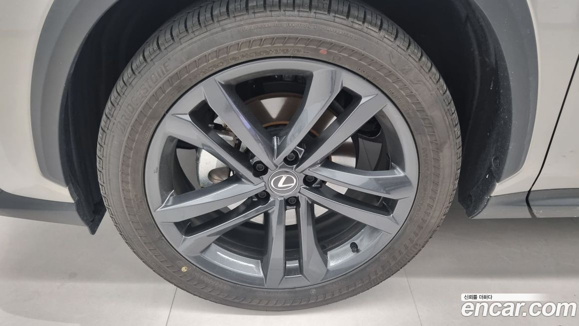 Lexus NX 2025
