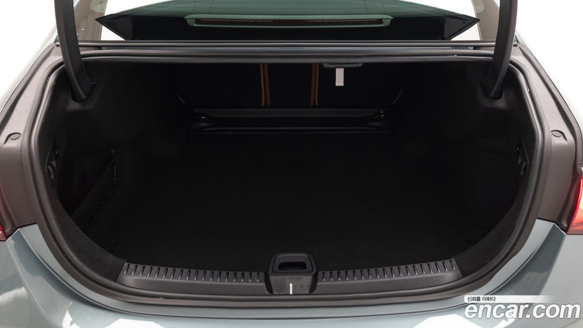 Mercedes-Benz E-Class 2025