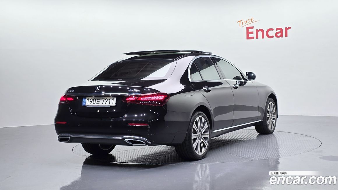 Mercedes-Benz E-Class 2022